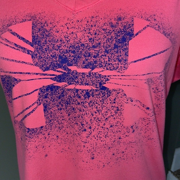 Under Armour Women’s size large V neck pink t-shirt - Picture 3 of 7